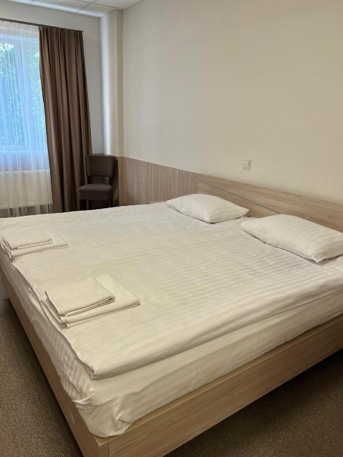 612Км Hotel Stryi Exterior photo